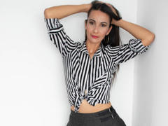 LauraFox - female with brown hair and  big tits webcam at xLoveCam