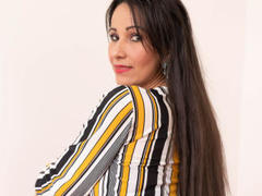 LauraFox - female with brown hair and  big tits webcam at xLoveCam