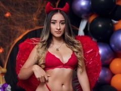 LauraKlark - blond female webcam at xLoveCam
