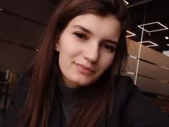 LauraLee69 - female with brown hair webcam at xLoveCam
