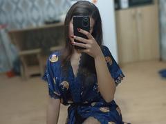 LauraLee69 - female with brown hair webcam at xLoveCam