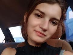 LauraLee69 - female with brown hair webcam at xLoveCam