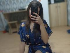 LauraLee69 - female with brown hair webcam at xLoveCam