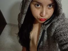 LauraMr - female webcam at xLoveCam