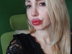 LauraRubin-hot - blond female webcam at xLoveCam