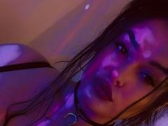 LauraSinner from xLoveCam