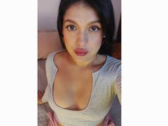 LauraRichis - female with black hair and  big tits webcam at xLoveCam