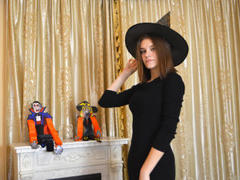 LauraParsons - female with brown hair webcam at LiveJasmin