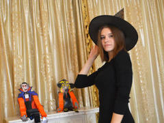 LauraParsons - female with brown hair webcam at LiveJasmin