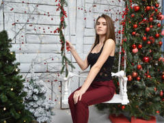 LauraParsons - female with brown hair webcam at LiveJasmin