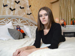 LauraParsons - female with brown hair webcam at LiveJasmin