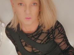 LauralaLouve - blond shemale webcam at xLoveCam