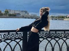 LauraleePenderel - female with brown hair webcam at xLoveCam
