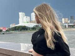 LauraleePenderel - female with brown hair webcam at xLoveCam