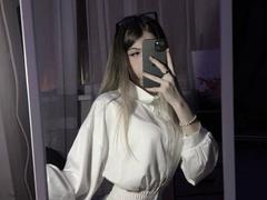LauraleePenderel - female with brown hair webcam at xLoveCam