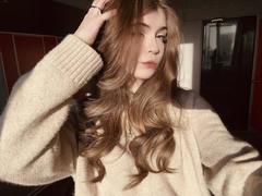 LauraleePenderel - female with brown hair webcam at xLoveCam