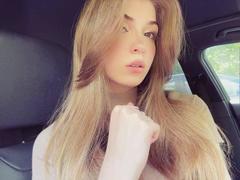 LauraleePenderel - female with brown hair webcam at xLoveCam