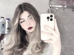LauraleePenderel - female with brown hair webcam at xLoveCam