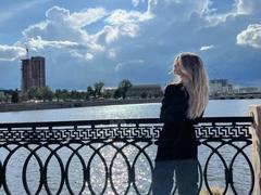 LauraleePenderel - female with brown hair webcam at xLoveCam
