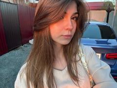 LauraleePenderel - female with brown hair webcam at xLoveCam