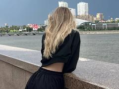 LauraleePenderel - female with brown hair webcam at xLoveCam