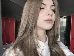 LauraleePenderel - female with brown hair webcam at xLoveCam
