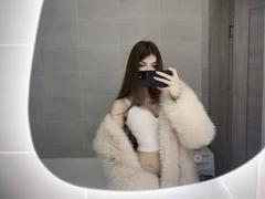LauraleePenderel - female with brown hair webcam at xLoveCam