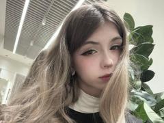 LauraleePenderel - female with brown hair webcam at xLoveCam