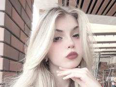 LauraleePenderel - female with brown hair webcam at xLoveCam