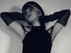 LaurenceCloud - blond female webcam at xLoveCam