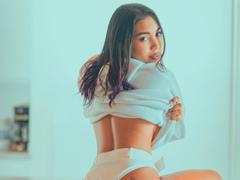 LaureneX - female with black hair webcam at xLoveCam