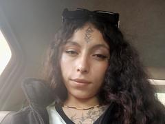 LaurieRzz - female with black hair webcam at xLoveCam