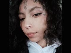 LaurieRzz - female with black hair webcam at xLoveCam