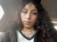 LaurieRzz - female with black hair webcam at xLoveCam