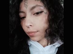 LaurieRzz - female with black hair webcam at xLoveCam
