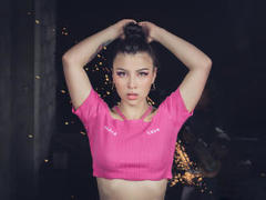 LaurynSwan - female with black hair webcam at LiveJasmin