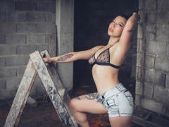 LaurynSwan - female with black hair webcam at LiveJasmin