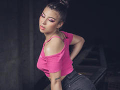 LaurynSwan - female with black hair webcam at LiveJasmin