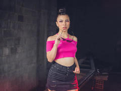 LaurynSwan - female with black hair webcam at LiveJasmin