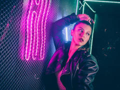 LaurynSwan - female with black hair webcam at LiveJasmin