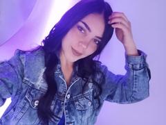 LaurynBm - female with black hair and  big tits webcam at xLoveCam