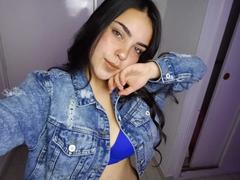 LaurynBm - female with black hair and  big tits webcam at xLoveCam