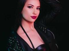 LaurynCooper - female with black hair webcam at xLoveCam