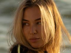 Lavandia - blond female with  big tits webcam at xLoveCam