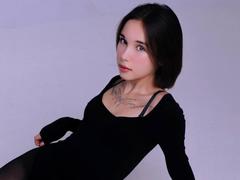 LavetaGurule - female with brown hair webcam at xLoveCam