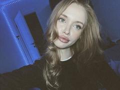 LawanaDavito - blond female webcam at xLoveCam