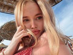 LawanaDavito - blond female webcam at xLoveCam