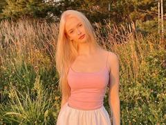 LawanaDavito - blond female webcam at xLoveCam