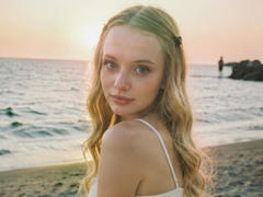 LawanaDavito - blond female webcam at xLoveCam