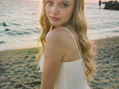 LawanaDavito - blond female webcam at xLoveCam